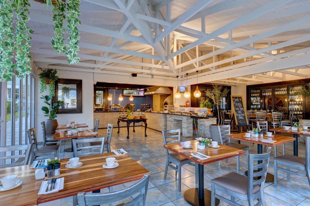 Protea Hotel By Marriott Mossel Bay Bagian luar foto
